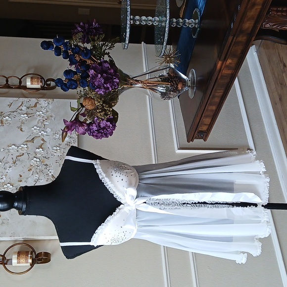 Victoria's Secret White Embellished Babydoll Nightie. Size 36C - Picture 6 of 17